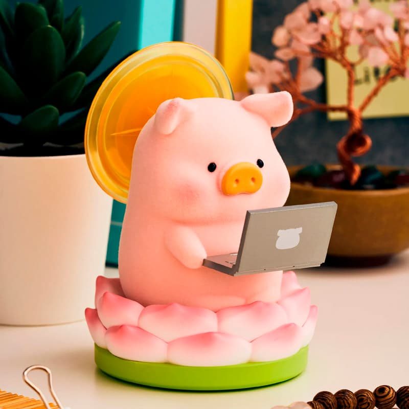 Фигурка из серии Lulu The Piggy Office Blind Box