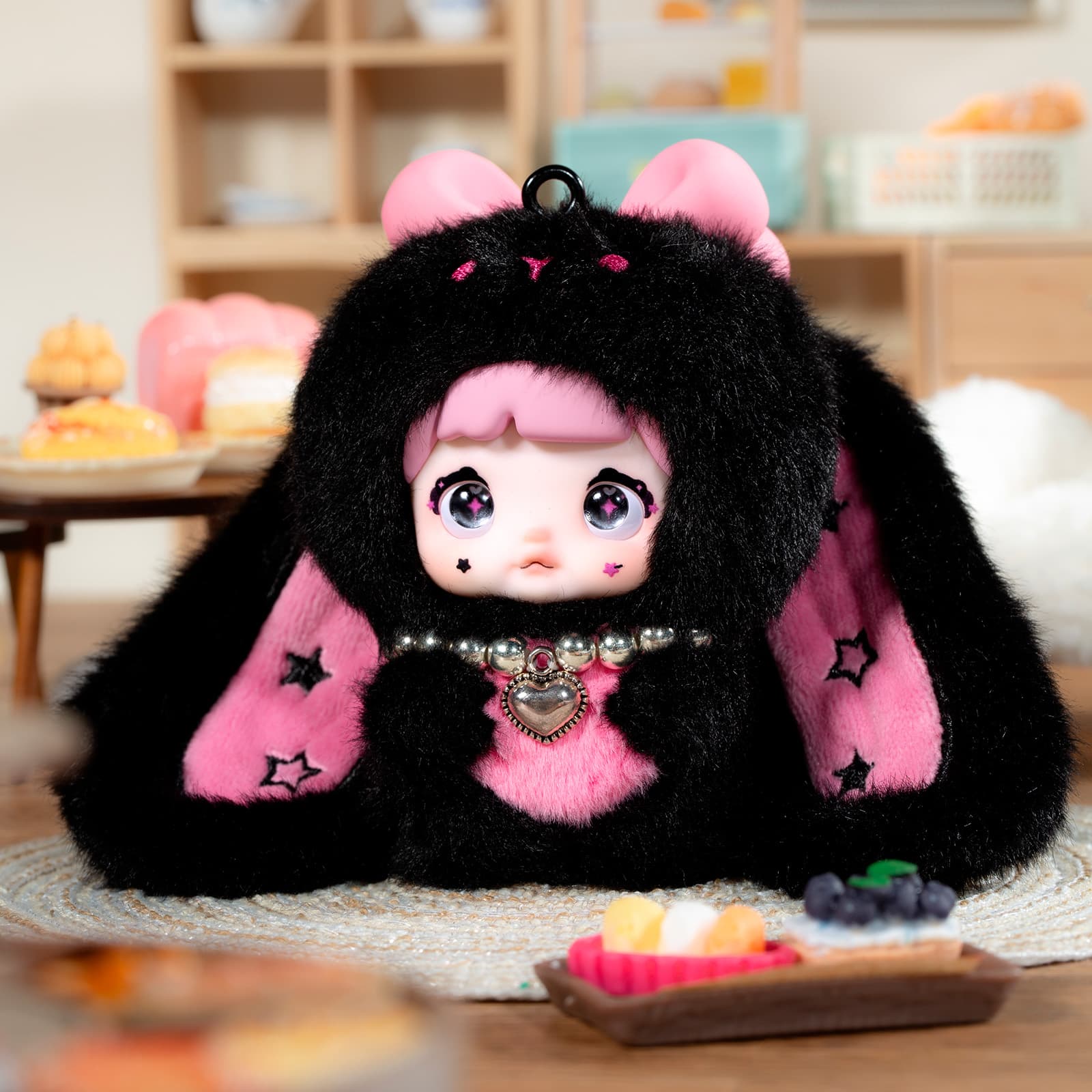 Фигурка 'Ягодка' из серии Nommi Baby Sweetheart Bunny Blind Box в черном костюме зайчика