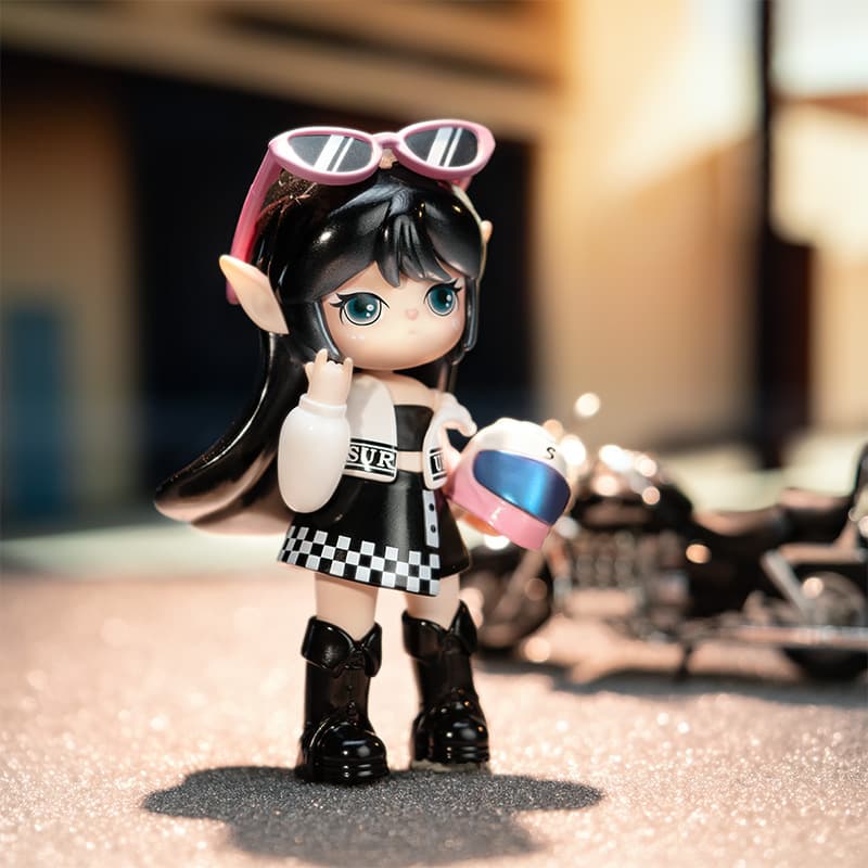 Фигурка из серии Suri Colorful Girls — фото 4